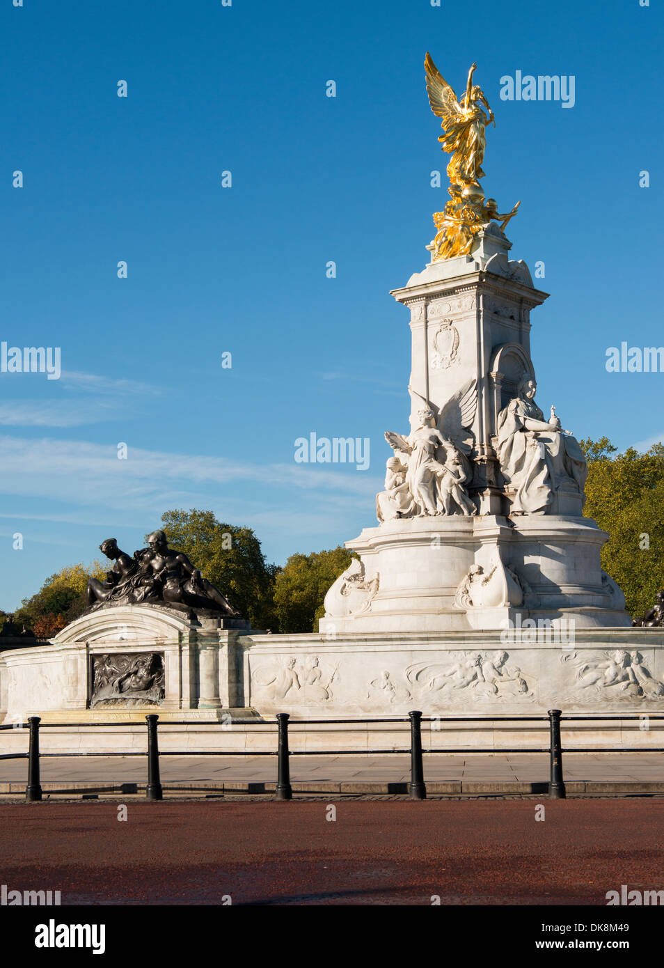 Statue in front of the Buckingham palace. Stock Photo