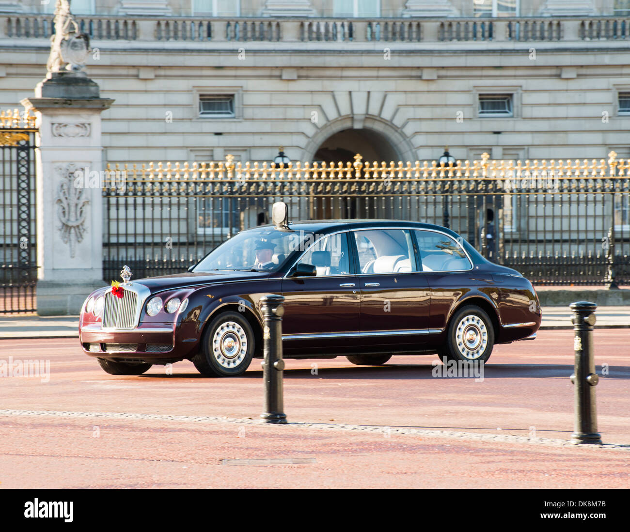 Buckingham palace and royal cars Stock Photo