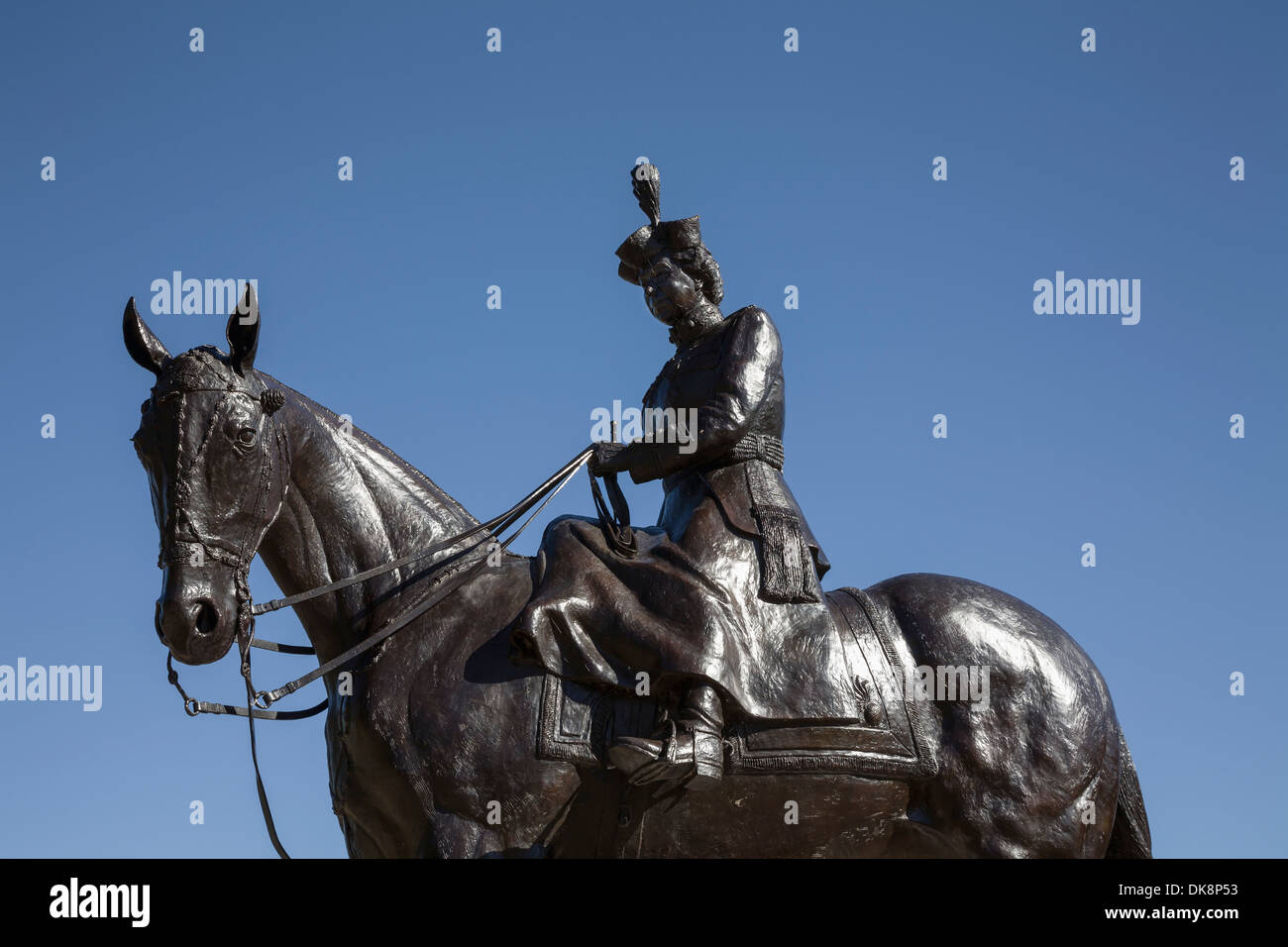 Queen elizabeth statue canada hires stock photography and images Alamy