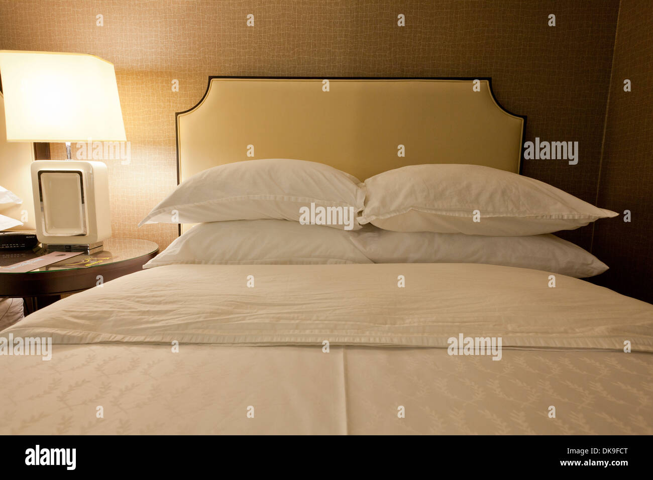 Sheraton Hotel bed USA Stock Photo Alamy