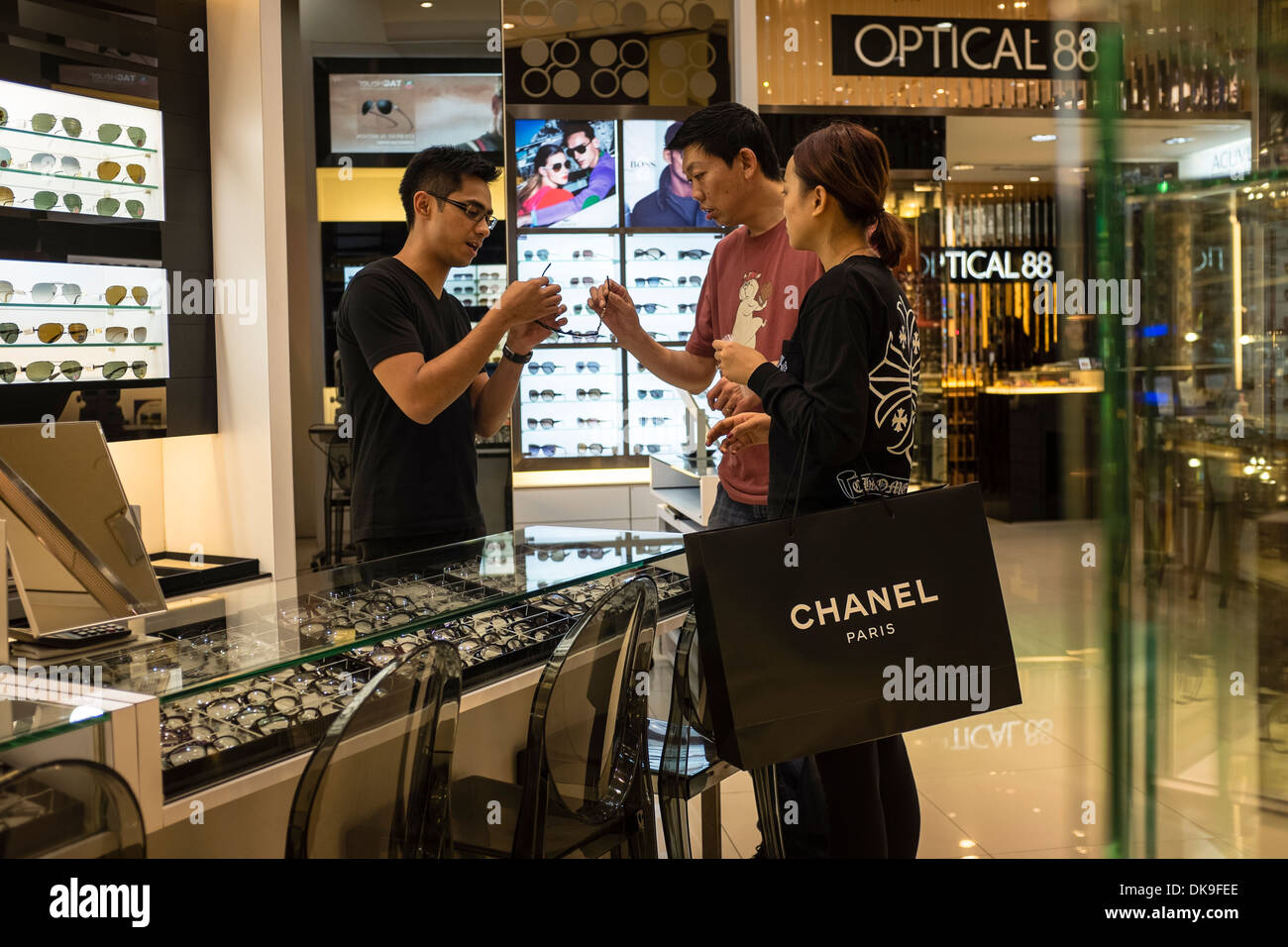 Chanel outlet, Suria KLCC, Stock Video