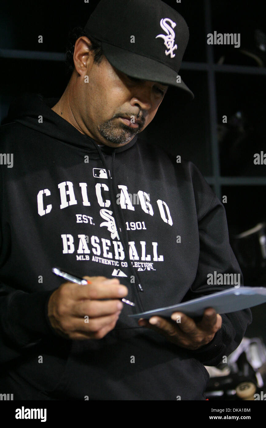 Ozzie Guillen LIMITED STOCK Chicago White Sox 8x10 Photo