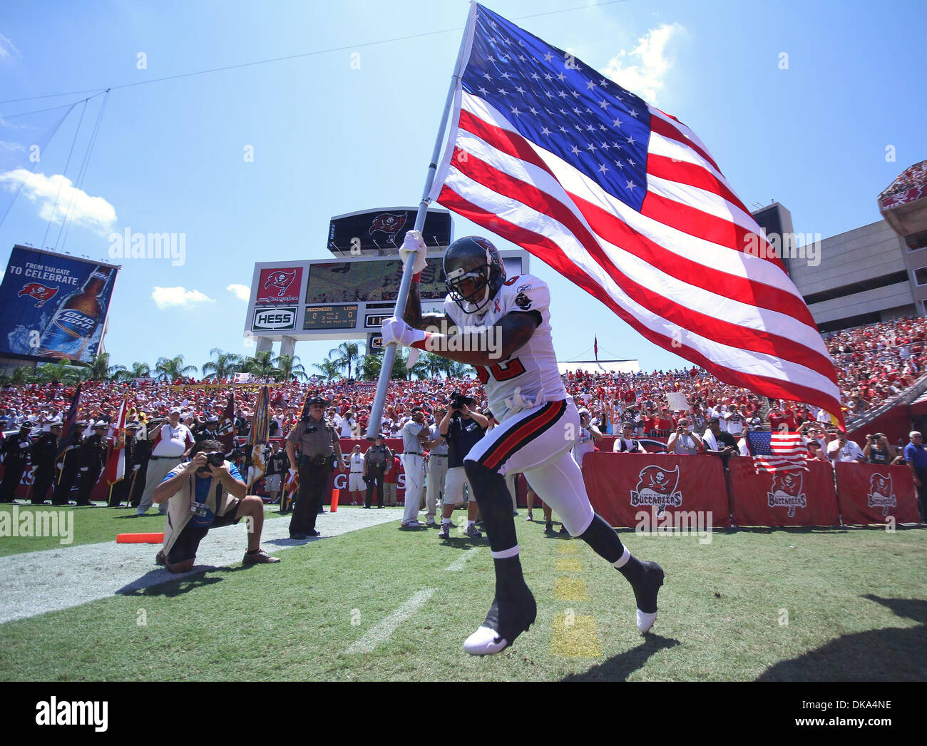 Sept. 11, 2011 - Tampa, Florida, U.S - Tampa Bay Buccaneers tight end Kellen Winslow (82) takes