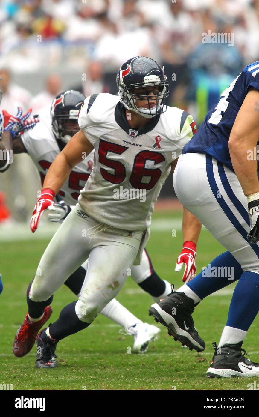 Houston Texans inside linebacker Brian Cushing (56) cools off during an NFL  football training camp at the Methodist Training Center on Sunday August 2,  2015 in Houston. (AP Photo/Bob Levey Stock Photo - Alamy