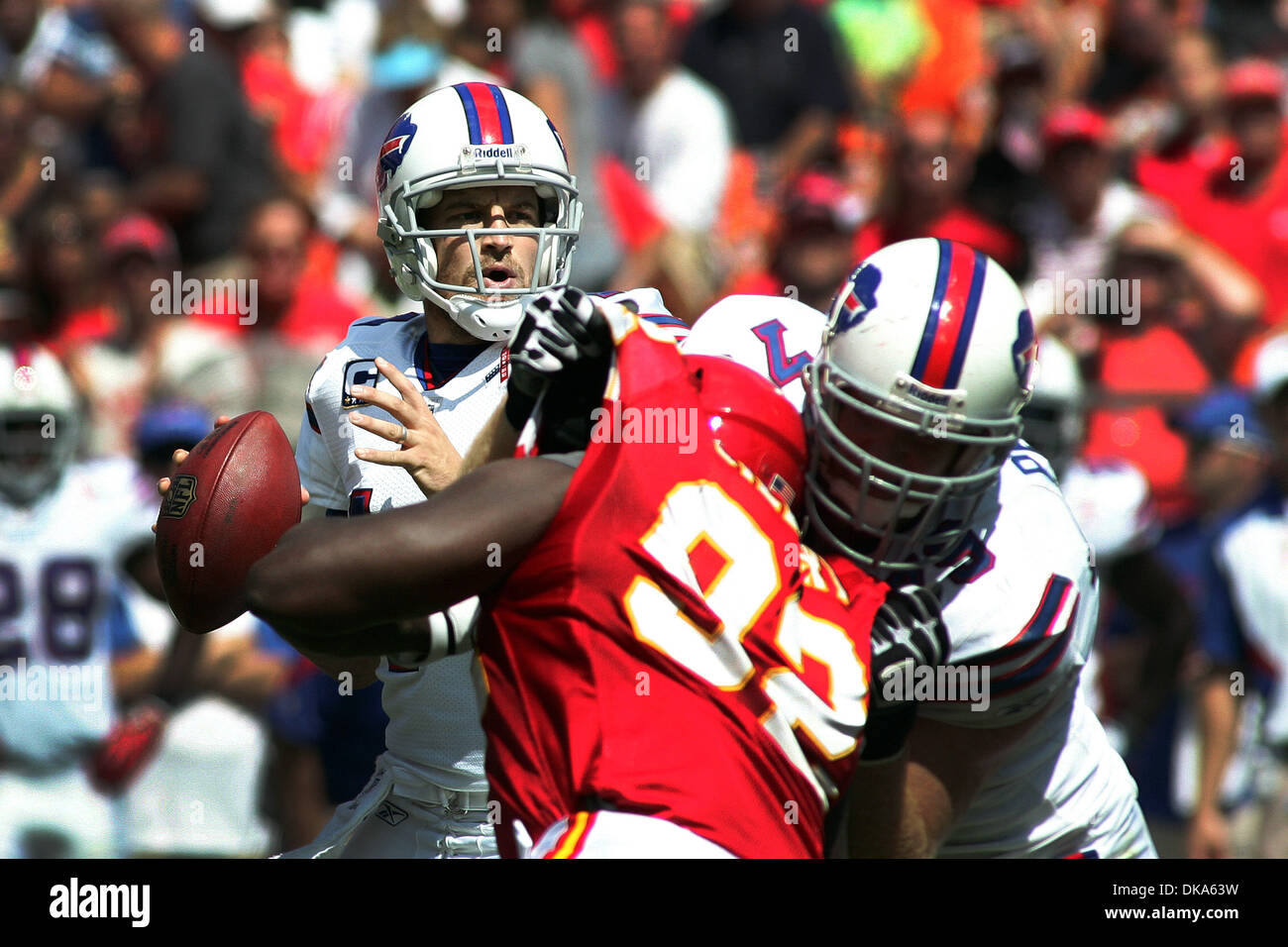 Photo: New York Giants Jason Pierre-Paul sacks Buffalo Bills quarterback Ryan  Fitzpatrick at MetLife Stadium in New Jersey - NYP20111016102 