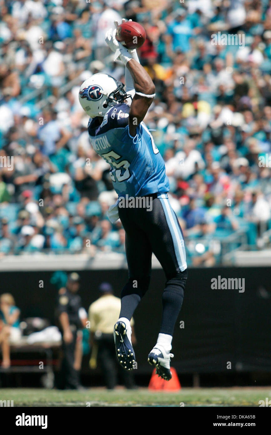 Tennessee Titans wide receiver Nate Washington is shown during NFL football  training camp on Tuesday, Aug. 3, 2010, in Nashville, Tenn. (AP Photo/Mark  Humphrey Stock Photo - Alamy