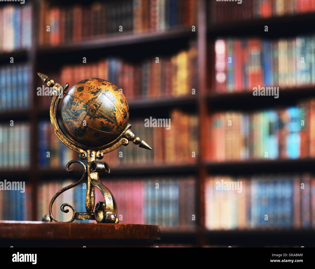 Globe and bookshelf Stock Photo Alamy
