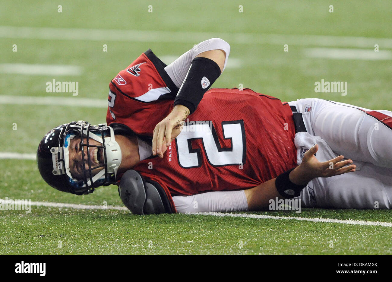 sept-19-2011-atlanta-georgia-us-atlanta-falcons-quarterback-matt-ryan-DKAMGX.jpg