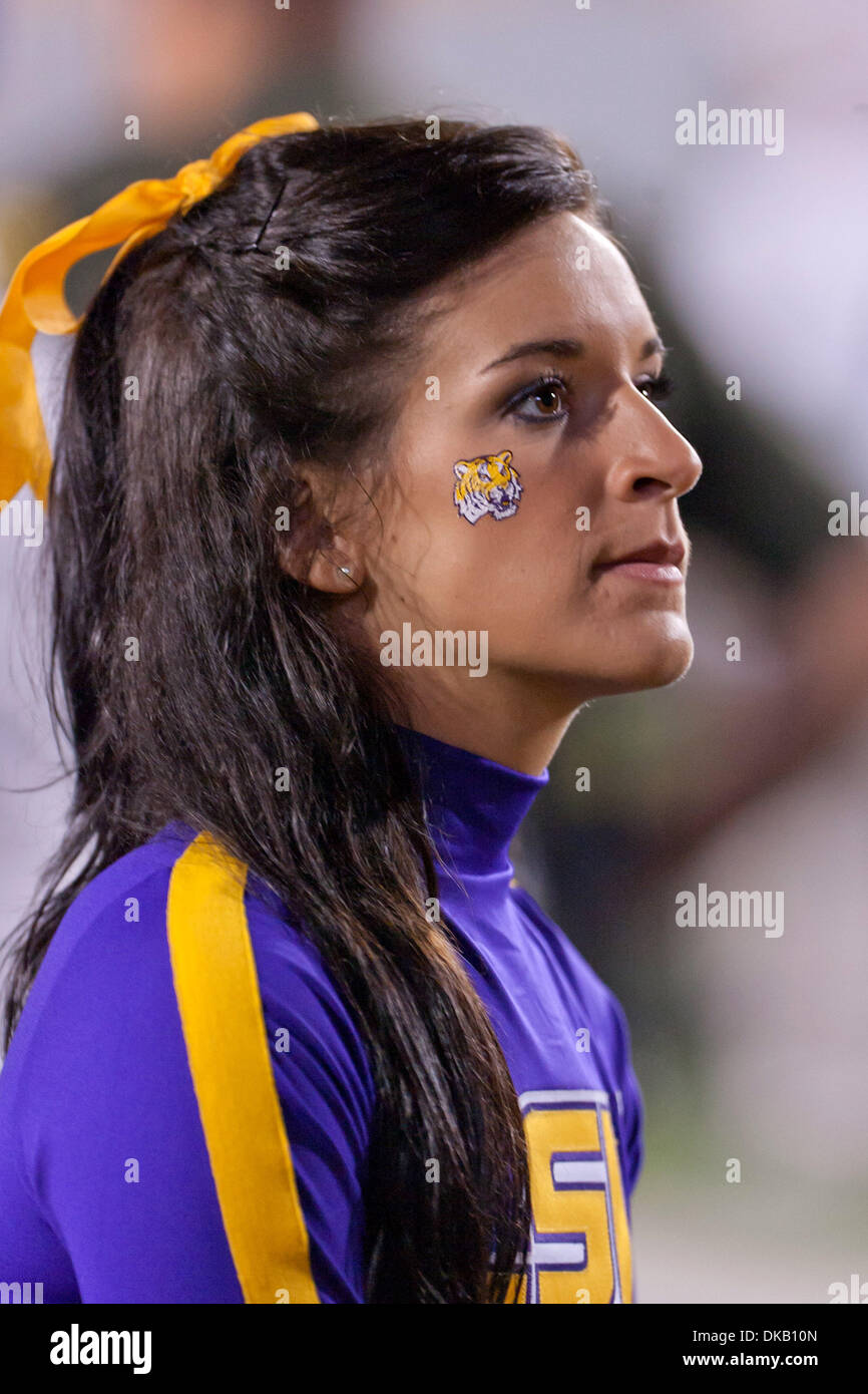 Lsu cheerleader hires stock photography and images Alamy