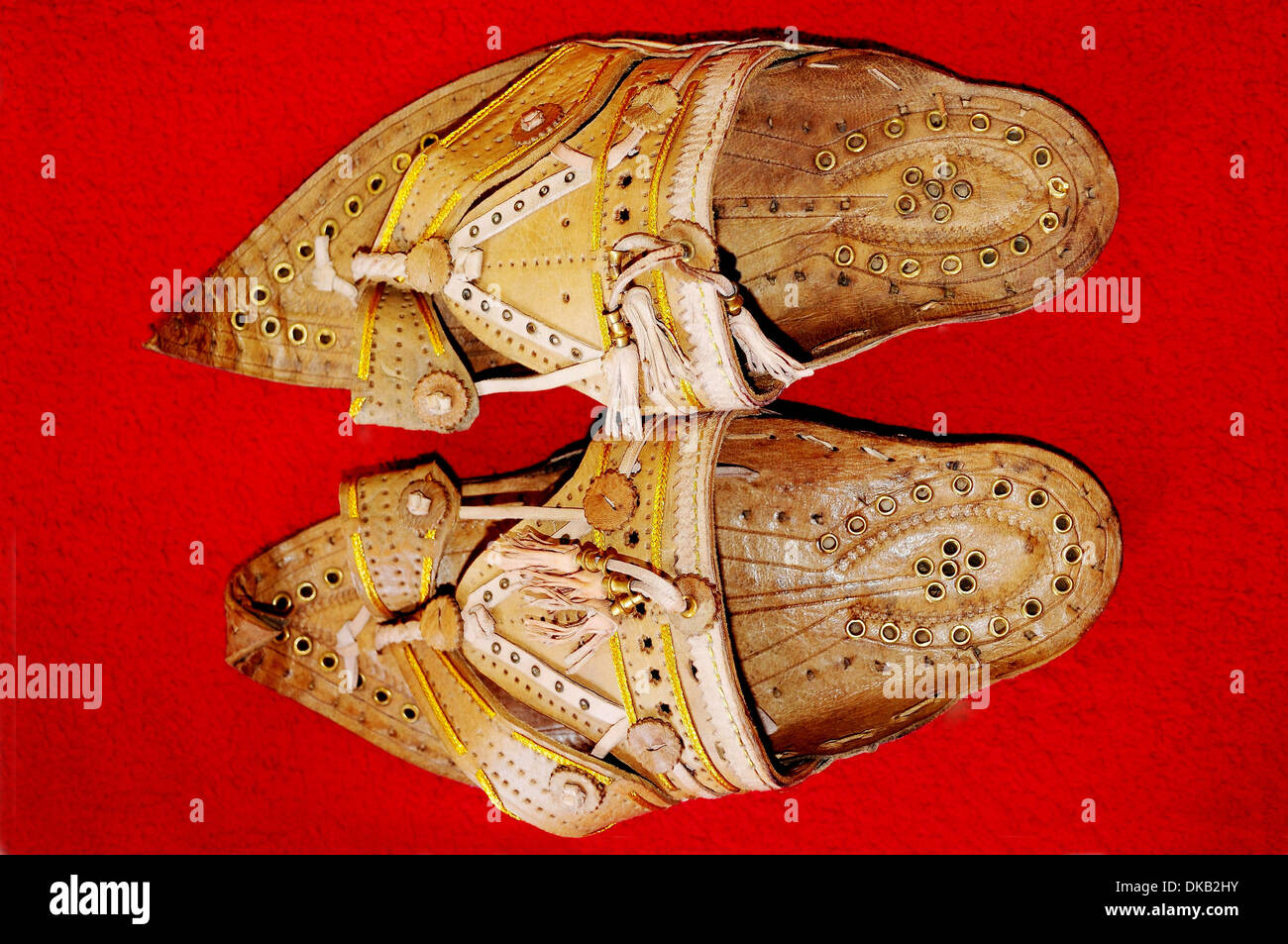 kolhapuri chappal myntra