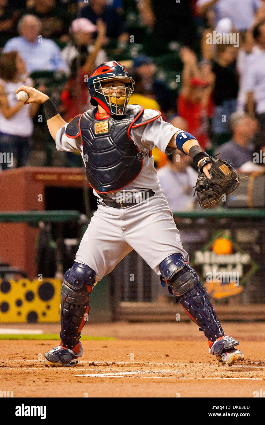 Yadier molina throwing hi-res stock photography and images - Alamy, image size:866x1390