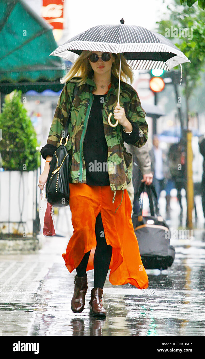 Fearne Cotton shelters underneath an umbrella as she arrives at BBC Radio 1 studios London England - 24.09.12 Stock Photo