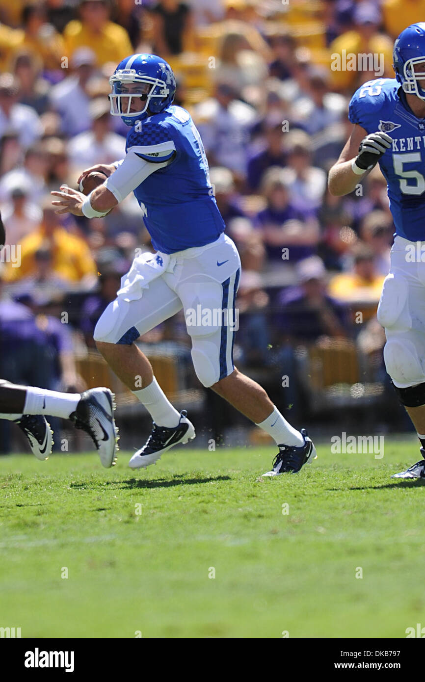 Kentucky Wildcats quarterback Maxwell Smith (11) looks to pass in the ...