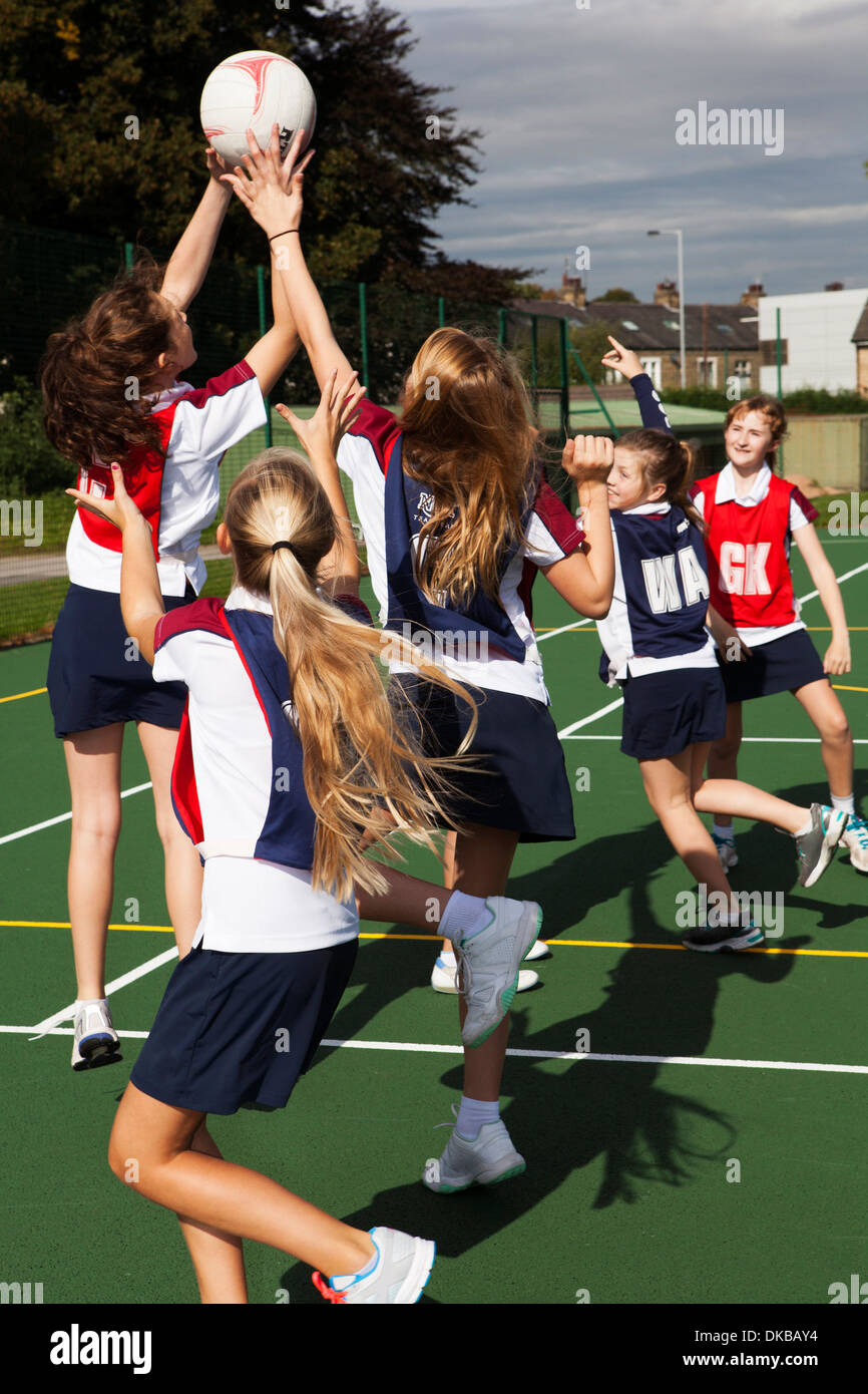 Netball game practice hires stock photography and images Alamy