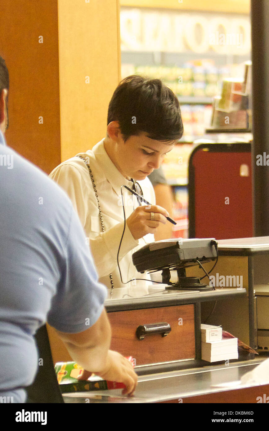 Ginnifer Goodwin shopping at Gelsons. Los Angeles, California - 24.09.12 Stock Photo