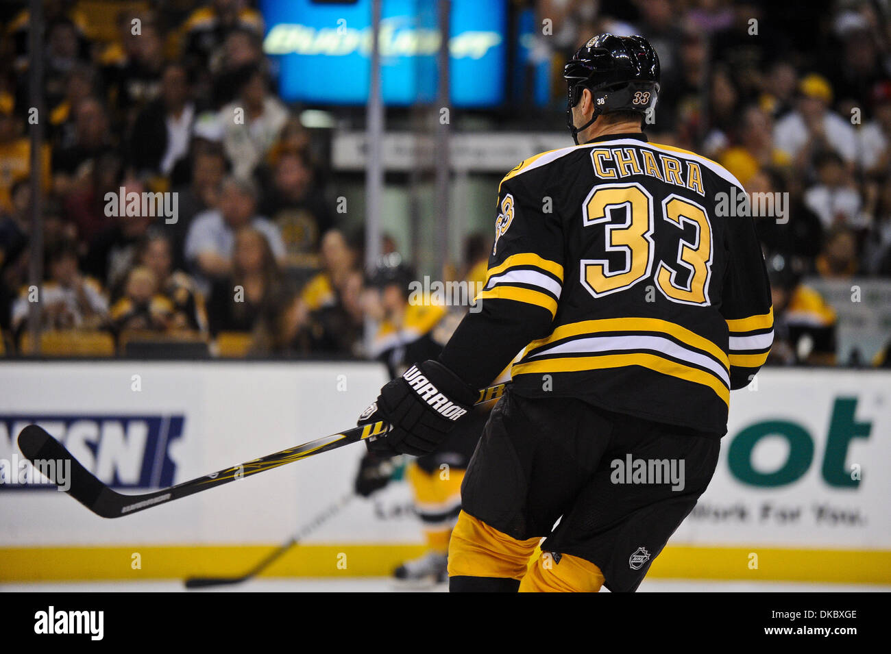 High-Quality Bruins Legend Zdeno Chara Completes Third Boston Marathon Abstract for Your Screen High-Quality Bruins Legend Zdeno Chara Completes Third Boston Marathon Abstract for Your Screen