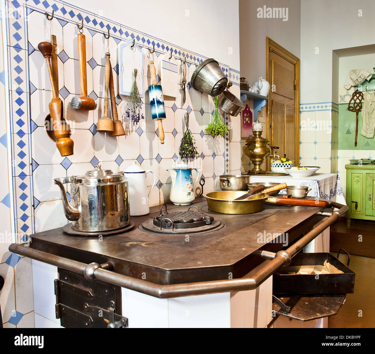 kitchen in a art nouveau apartment with modern facilities, Hamburg, north  Germany, Germany Stock Photo - Alamy, image size:1300x1226