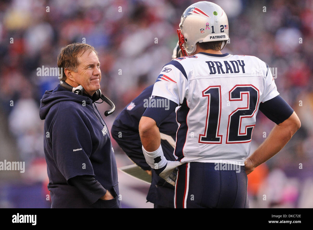 Bill belichick sideline hi-res stock photography and images - Alamy