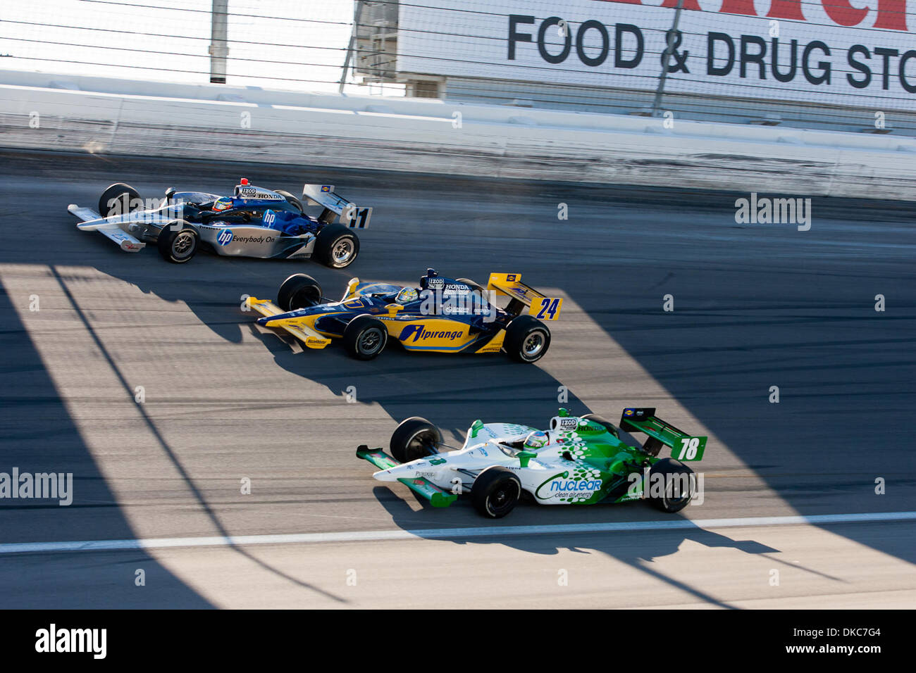 DAN WHELDON TRIBUTE CAR 2011INDYCAR 1/18 2011 Dan Wheldon #98 Bryan Herta Autosport Indy 500 Winner Car