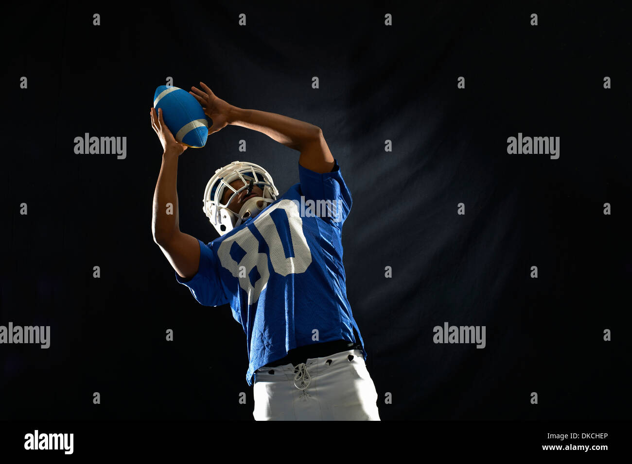 Footballer stretching hi-res stock photography and images - Alamy