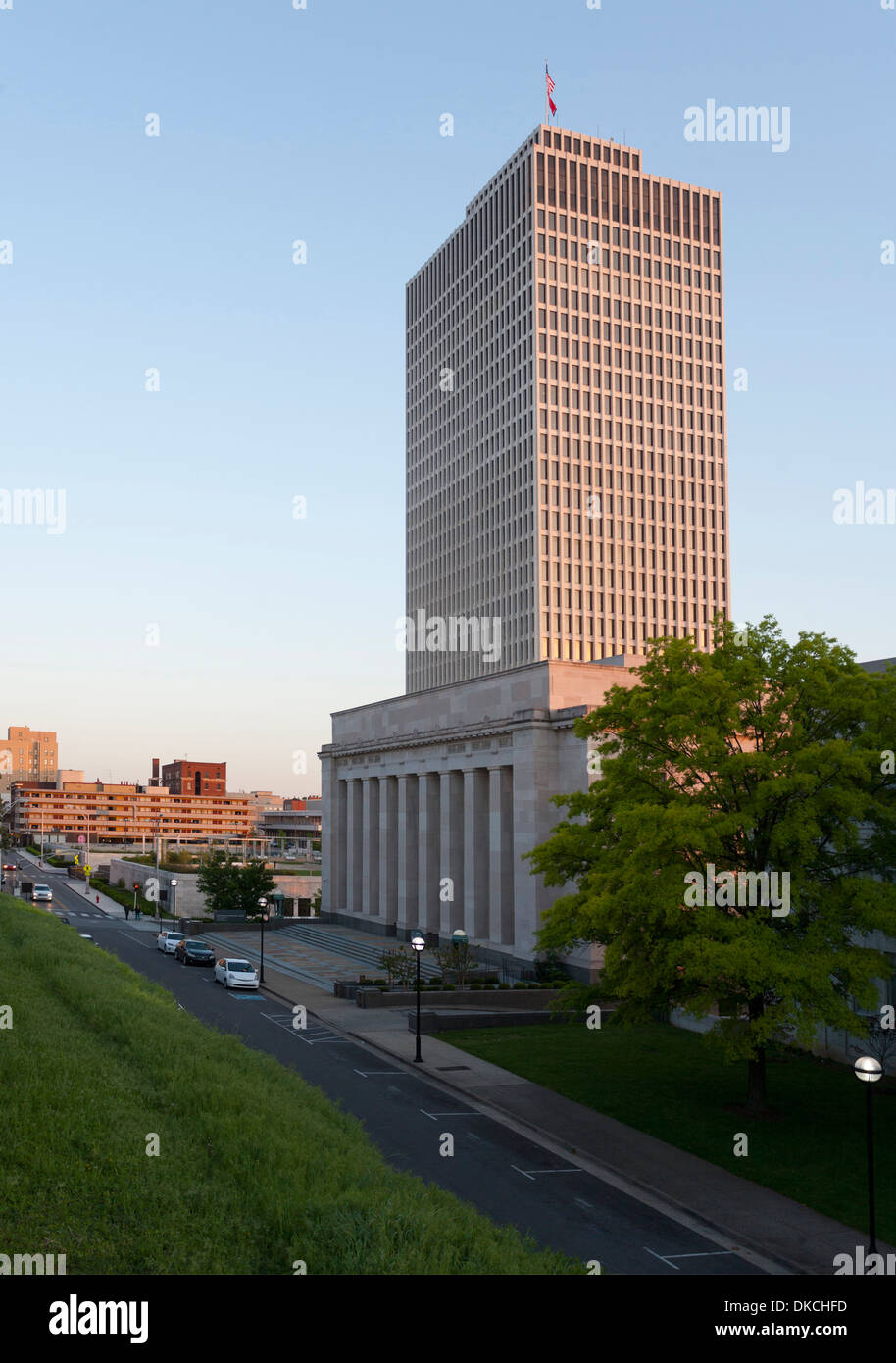 Tennessee Supreme Court Building in Nashville, TN. Behind it is the William R. Snodgrass Tennessee Tower. Stock Photo