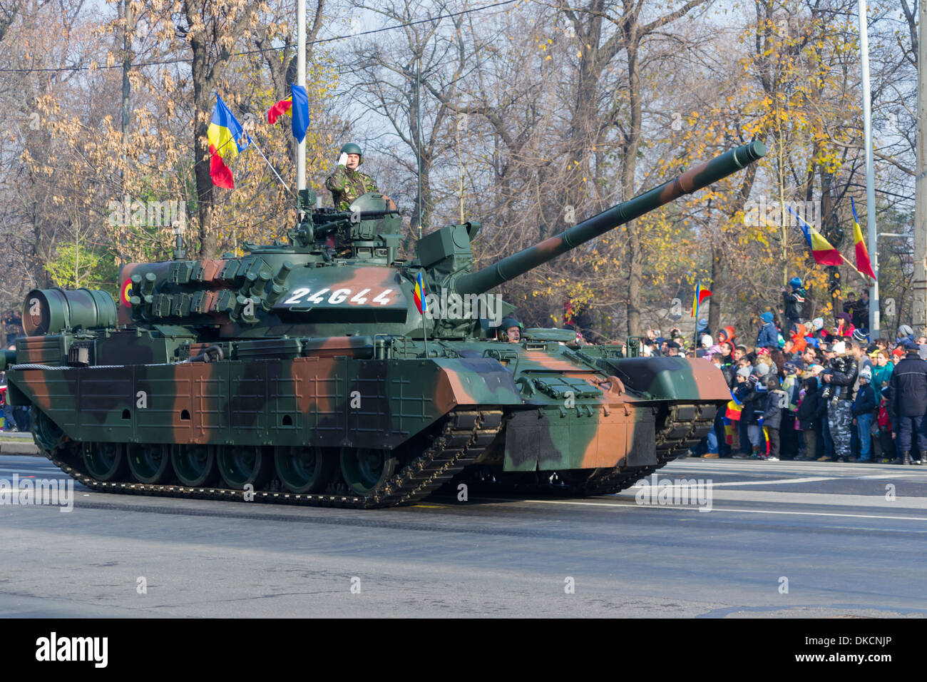 tr-85-m1-bizon-main-battle-tank-december-1st-parade-on-romanias-national-DKCNJP.jpg