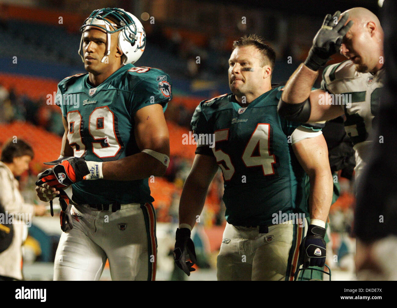 Zach Thomas of the Miami Dolphins Stock Photo - Alamy