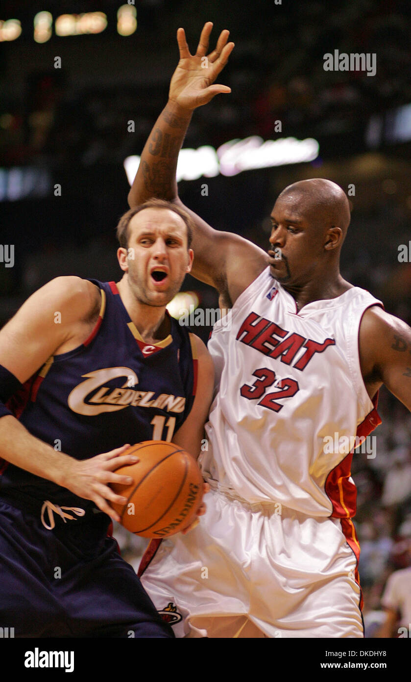 Feb 01 2007 Miami Fl Usa Heats Shaquille Oneal Guards Cavs 11 Zydrunsa Ilgauskas During 