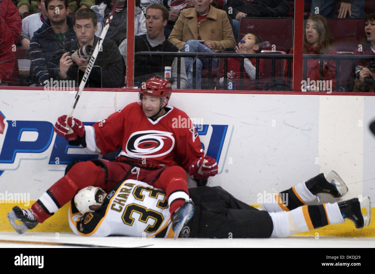 3,376 Zdeno Chara With Cup Stock Photos, High-Res Pictures, and Images -  Getty Images