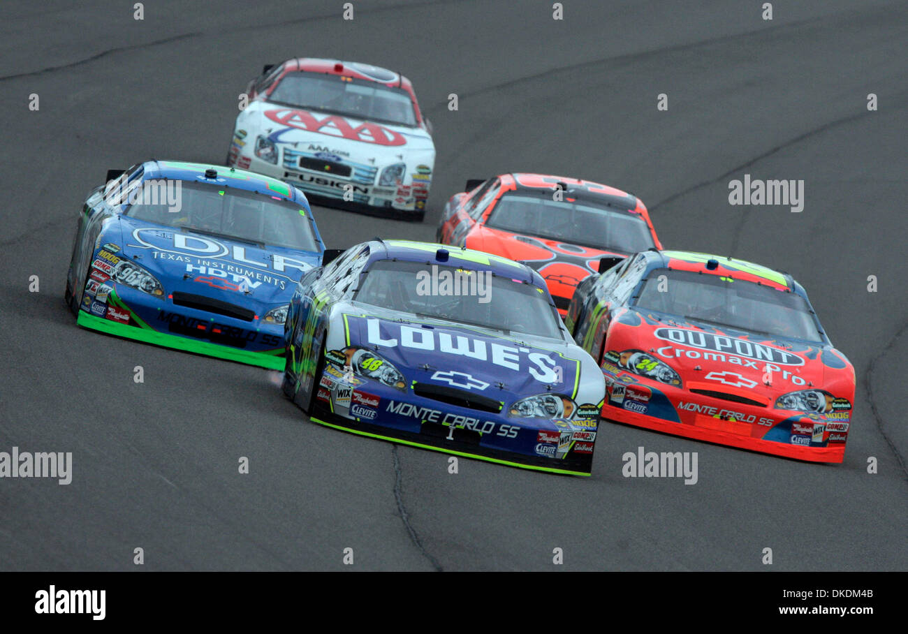 Feb 25, 2007 - Fontana, CA, USA - Auto Club 500 at California Speedway- El  Cajon's JIMMIE JOHNSON leads a group of cars early in the race (Credit  Image: © Charlie Neuman/San