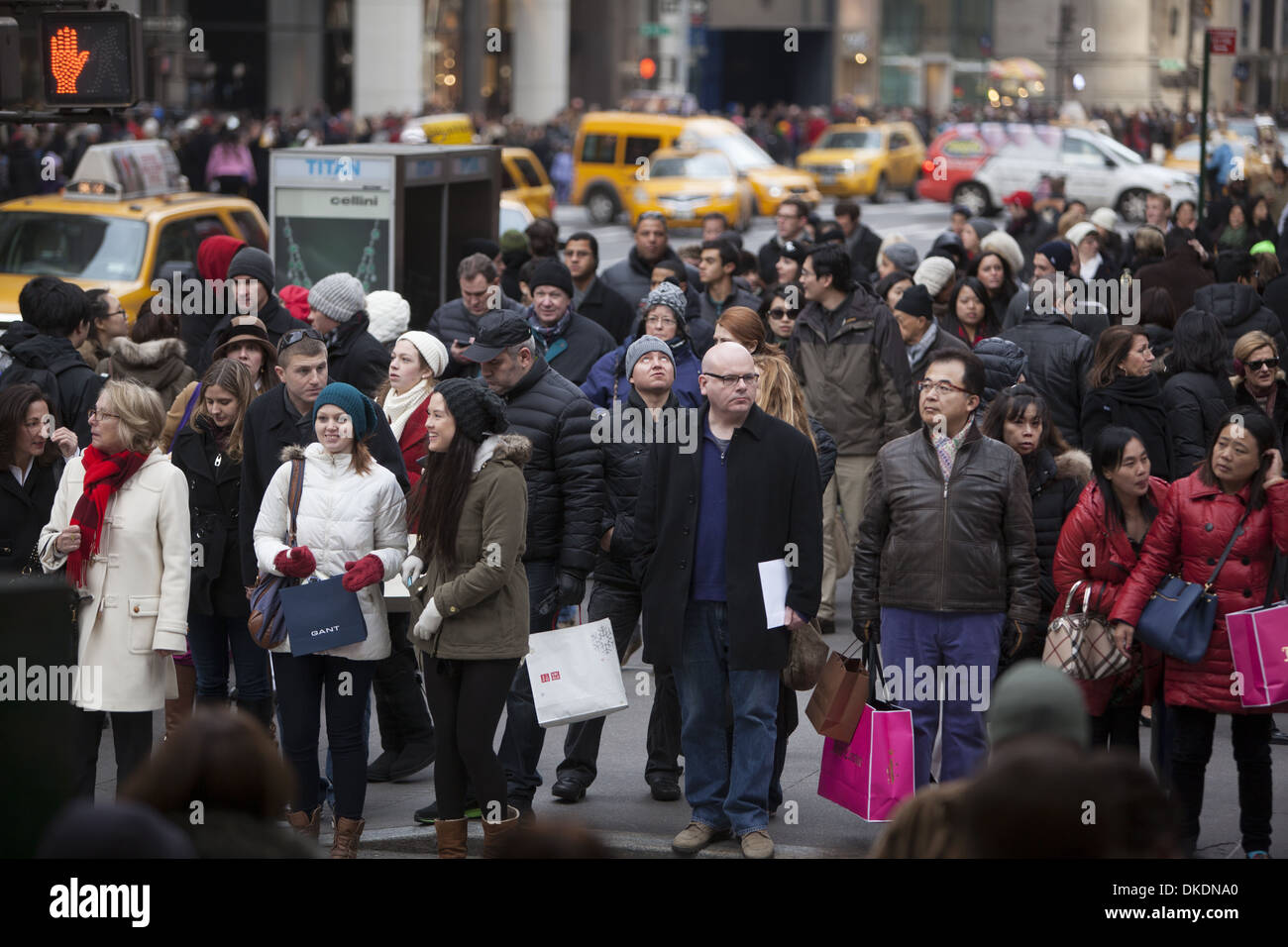 5Th Ave At Rockefeller Center In Nyc On "Black Friday" The Day After  Thanksgiving, The Busiest Shopping Day Of The Year Stock Photo - Alamy