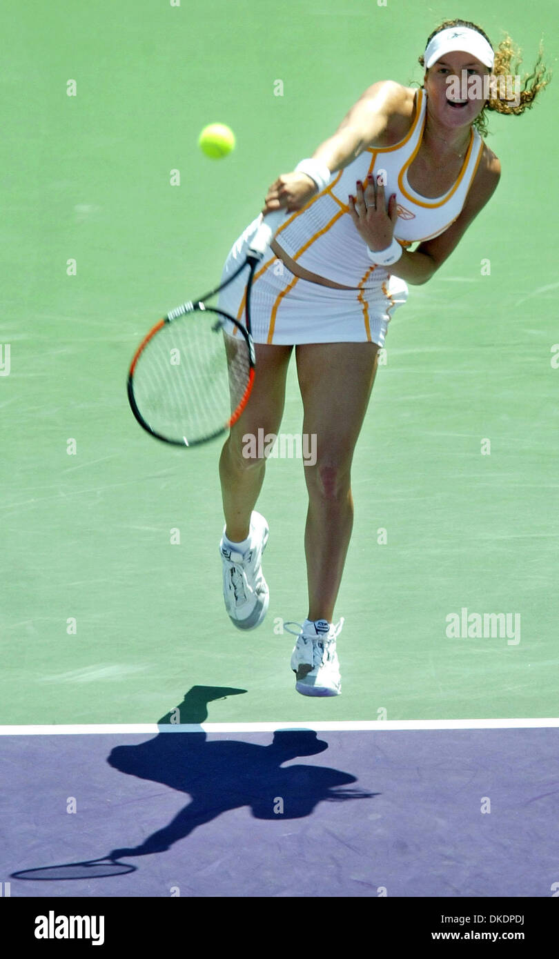 Mar 28, 2007 - Key Biscayne, FL, USA - SHAHAR PEER of Israel serves against Tathiana Garbin, of Italy, during their quarter final match at the Sony Ericsson Open at Crandon Park.  (Credit Image: © Bill Ingram/Palm Beach Post/ZUMA Press) RESTRICTIONS: USA Tabloid RIGHTS OUT! Stock Photo