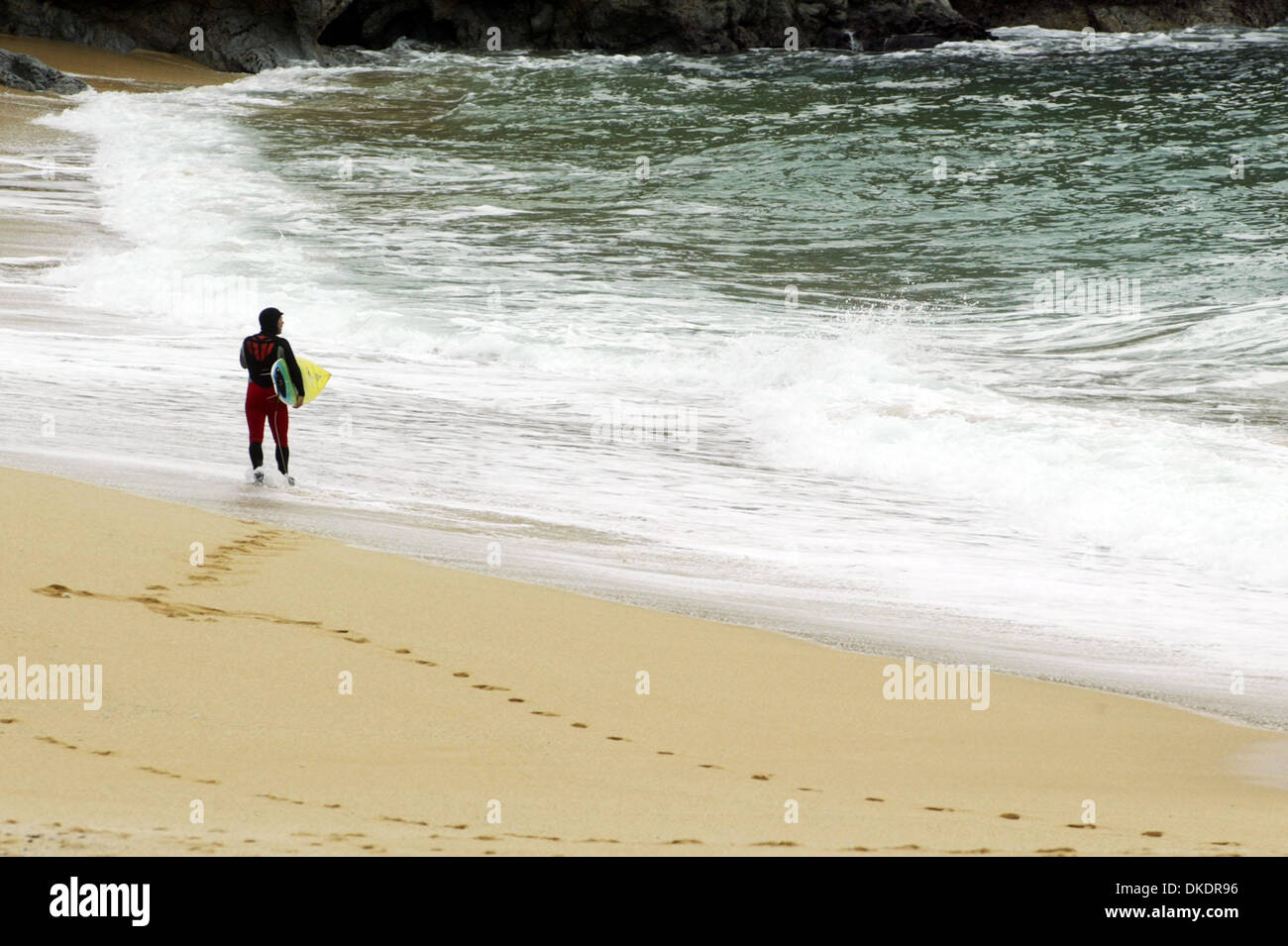 Jan 30, 2007 - Montara, CA, USA - JEFF CLARK heads in for a session at ...