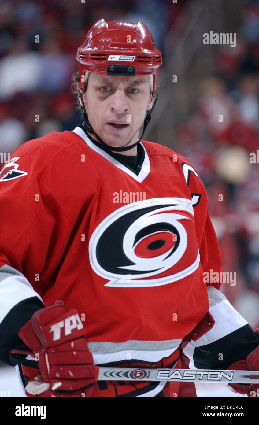 Hurricanes honour former captain Rod Brind'Amour by retiring his No. 17 -  The Hockey News