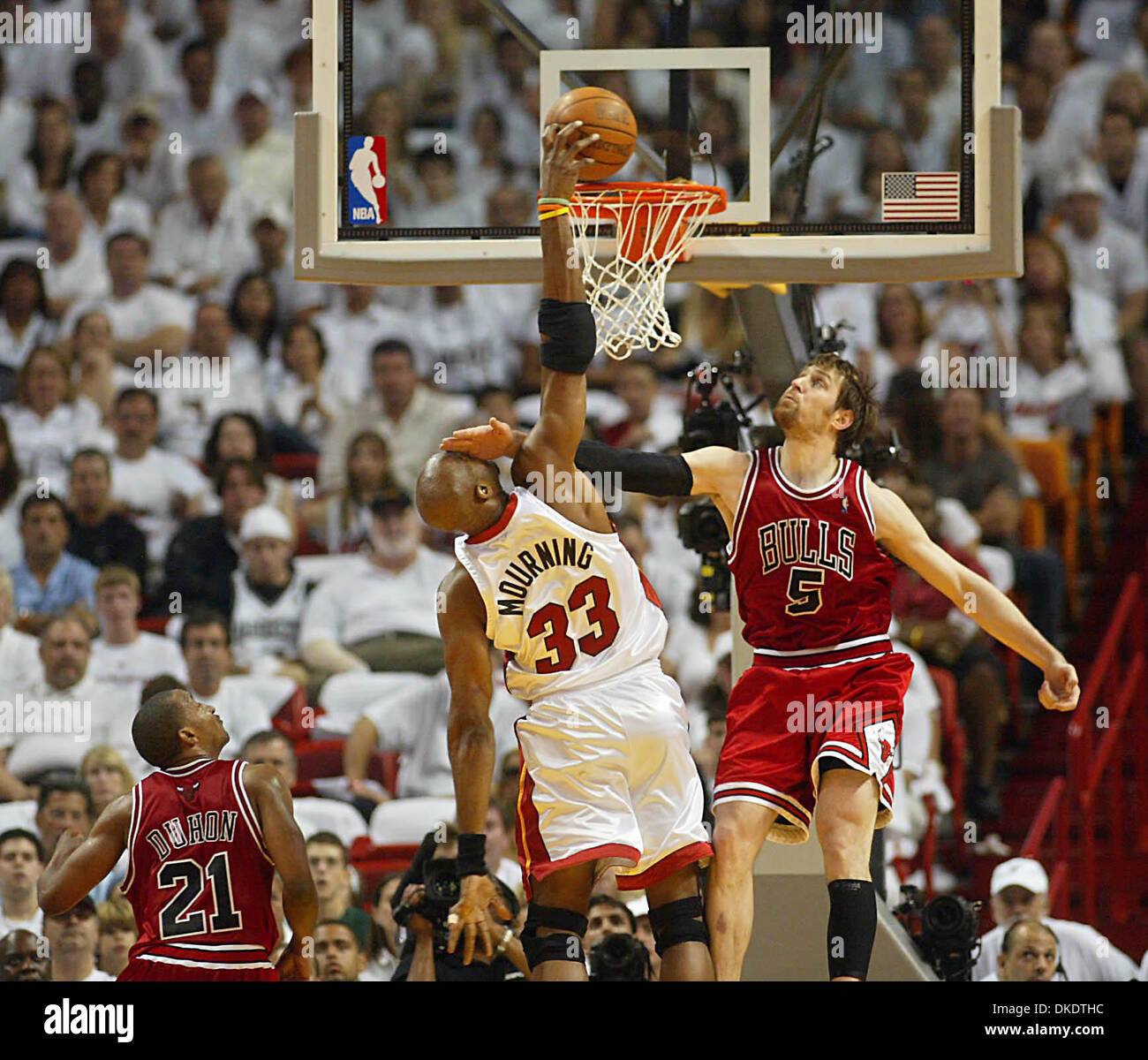 Alonzo mourning basketball hi-res stock photography and images - Alamy