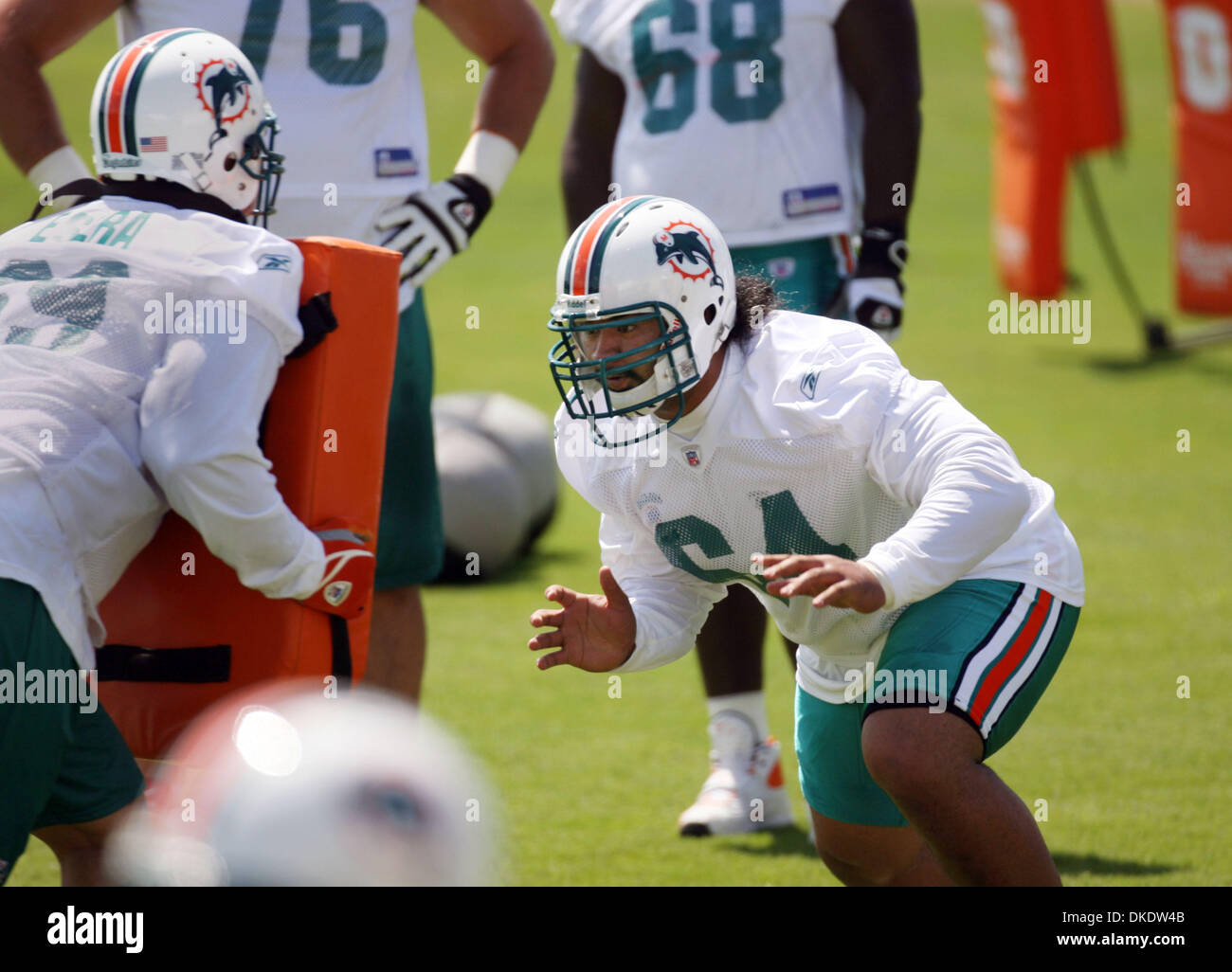 Apr 24, 2007 - Davie, FL, USA - Offensive lineman SAMSON SATELE (64), a rookie from the University of Hawaii, works on technique against TALA ESARA, left, rookie from the University of Hawaii, at the Miami Dolphins mini-camp at Nova Southeastern University in Davie, Fla. Friday. (Credit Image: © Gary Coronado/Palm Beach Post/ZUMA Press) RESTRICTIONS: USA Tabloid RIGHTS OUT! Stock Photo