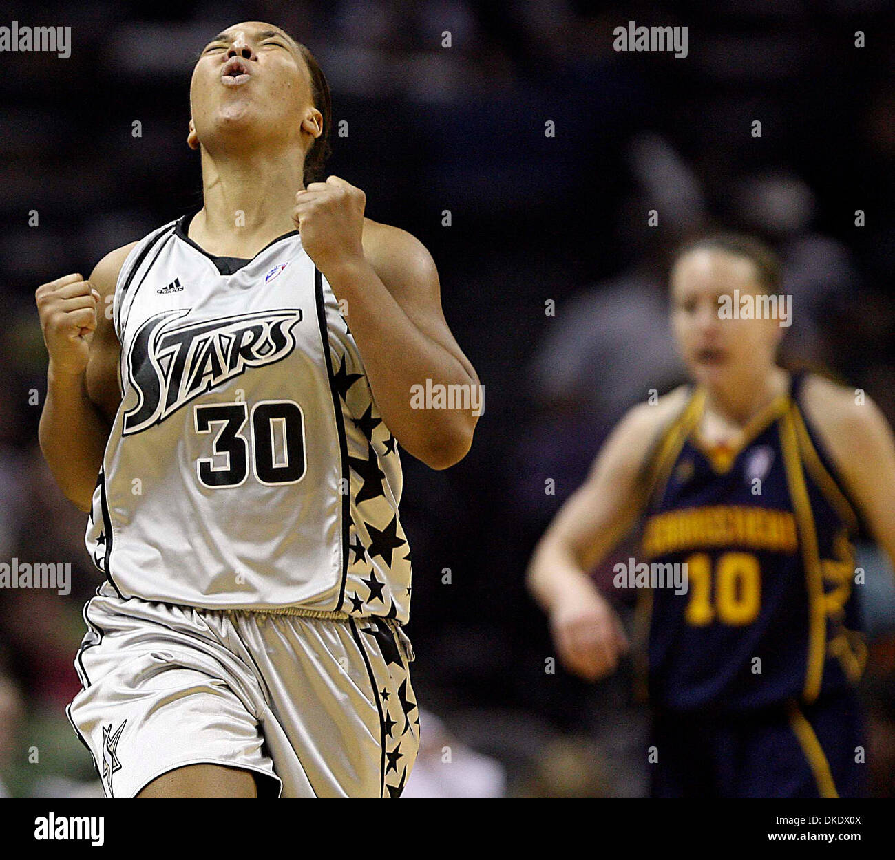 May 23, 2007 - San Antonio, TX, USA - San Antonio Silver Stars HELEN DARLING reacts to a foul on an attempted steal against the Connecticut Sun player JAIME CAREY in the 2nd quarter at the at&t center Wednesday May 23, 2007. (Credit Image: © Delcia Lopez/San Antonio Express-News/ZUMA Press) RESTRICTIONS: US Tabloid Sales OUT! SAN ANTONIO and SEATTLE NEWS PAPERS OUT! Stock Photo