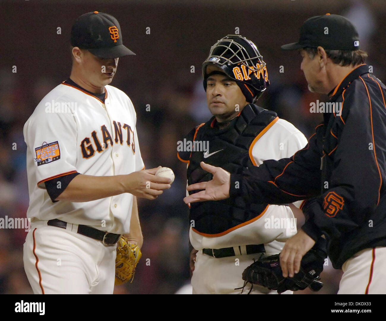 May 25, 2007 - San Francisco, CA, USA - San Francisco Giants pitcher MATT CAIN, #18, hands the ball to manager BRUCE BOCHY, #15, as catcher BENGIE MOLINA,#1, watches in the 7th inning of their game  against the Colorado Rockies on Friday, May 25, 2007 at AT&T Park in San Francisco, Calif. (Credit Image: © Jose Carlos Fajardo/Contra Costa Times/ZUMA Press) RESTRICTIONS: USA Tabloids Stock Photo
