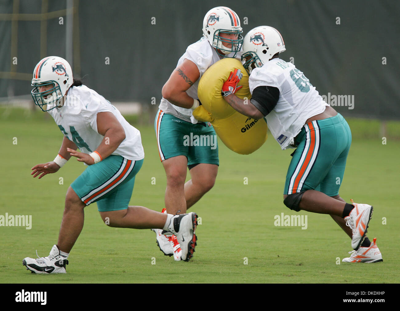 Jun 08, 2007 - Davie, FL, USA - Offensive linemen (l to r) #64 SAMSON SATELE, #77 DREW MORMINO and #66 REX HADNOT practice a blocking drill at Dolphins mini camp. (Credit Image: © Allen Eyestone/Palm Beach Post/ZUMA Press) RESTRICTIONS: USA Tabloid RIGHTS OUT! Stock Photo
