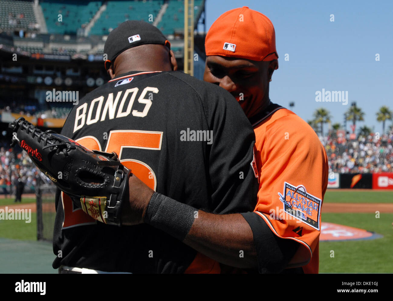 Torii Hunter robs Barry Bonds of All-Star Game home run 