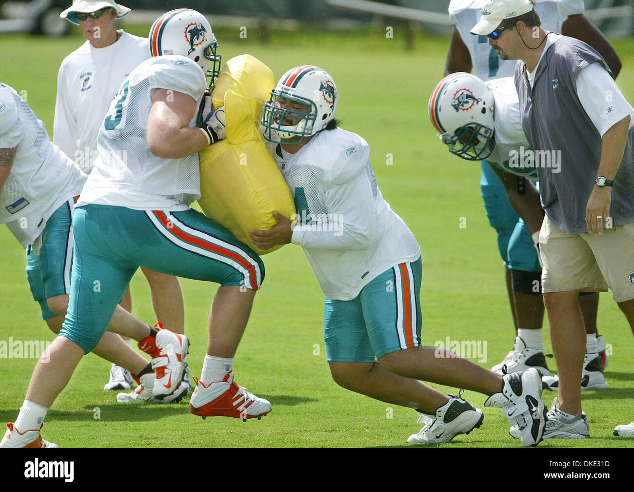Jul 25, 2007 - Davie, FL, USA - Miami Dolphins rookie lineman SAMSON SATELE, right, clashes with teammate STEPHEN PARKER, during a drill at Dolphins rookie camp Wednesday in Davie.  (Credit Image: © Bill Ingram/Palm Beach Post/ZUMA Press) RESTRICTIONS: USA Tabloid RIGHTS OUT! Stock Photo