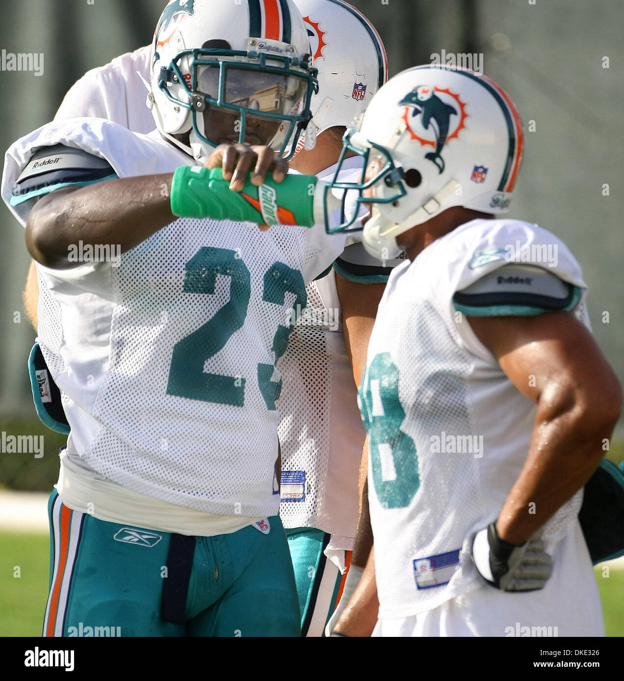 Jul 25, 2007 - Davie, FL, USA - Dolphins running back RONNIE BROWN, (L), takes over the waterboy duties as he gives teammate JESSE CHATMAN a splash off much needed water during the morning session of training camp Thursday in Davie. Brown is expected to see more action in the offense of new Head Coach Cam Cameron.  (Credit Image: © Bill Ingram/Palm Beach Post/ZUMA Press) RESTRICTIO Stock Photo