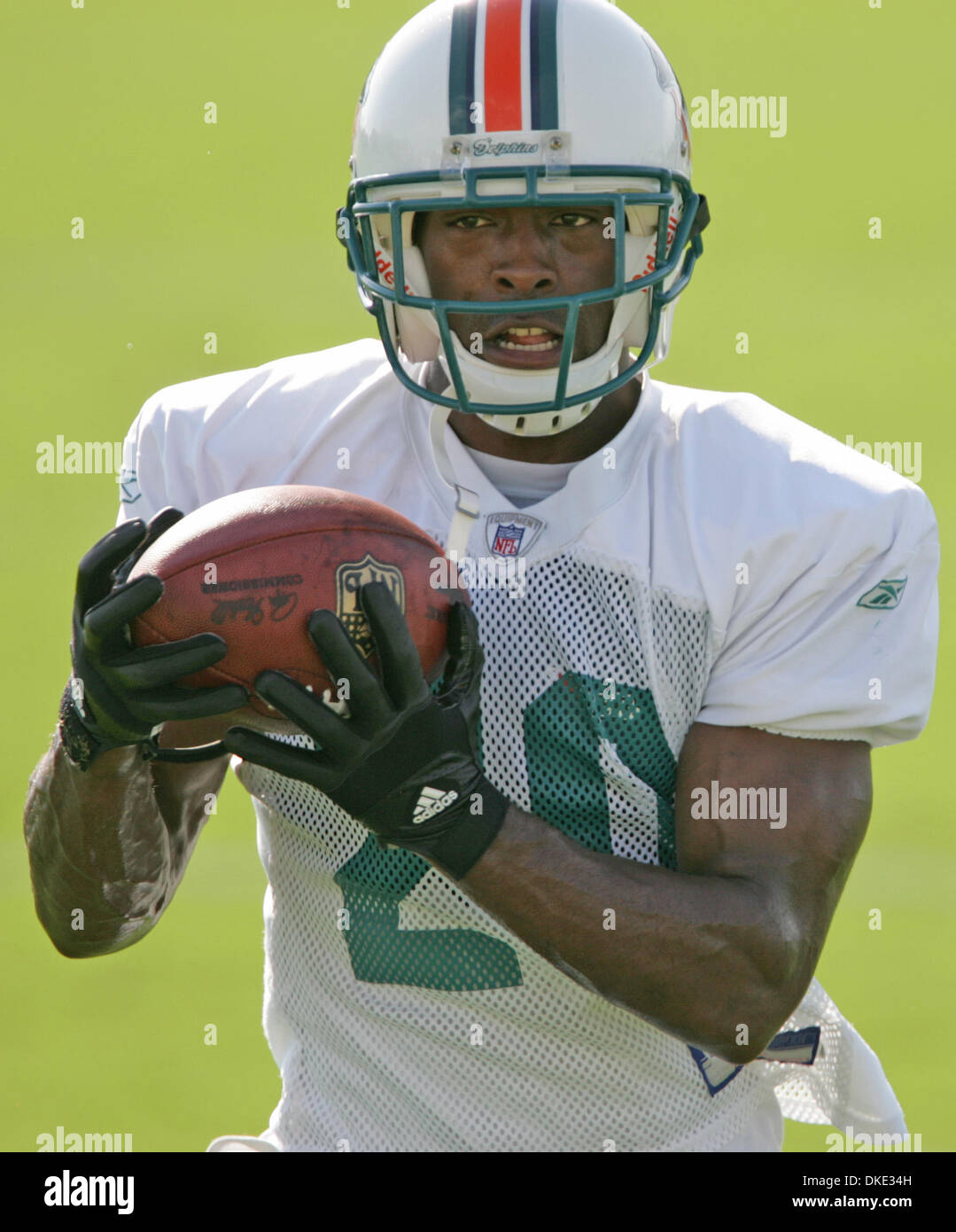 Jul 28, 2007 - Davie, FL, USA - Dolphins rookie running back LORENZO BOOKER makes a catch during the first day of training camp. (Credit Image: © Allen Eyestone/Palm Beach Post/ZUMA Press) RESTRICTIONS: USA Tabloid RIGHTS OUT! Stock Photo