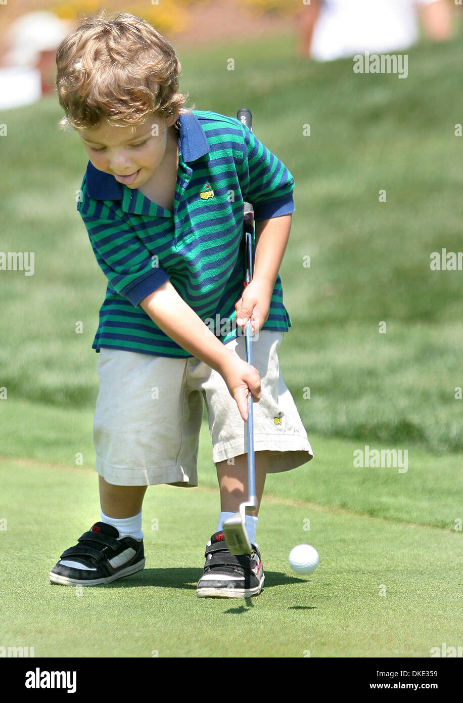 Jul 28, 2007 - Carlsbad, CA, USA - KEVIN STALLINGS, 3, of Carlsbad, works on his putting game during the Community Open House event at The Crossings at Carlsbad, a new municipal golf course.  (Credit Image: © Sean DuFrene/SDU-T/ZUMA Press) RESTRICTIONS:  LA and Orange County Papers RIGHTS OUT! and USA Tabloid RIGHTS OUT! Stock Photo