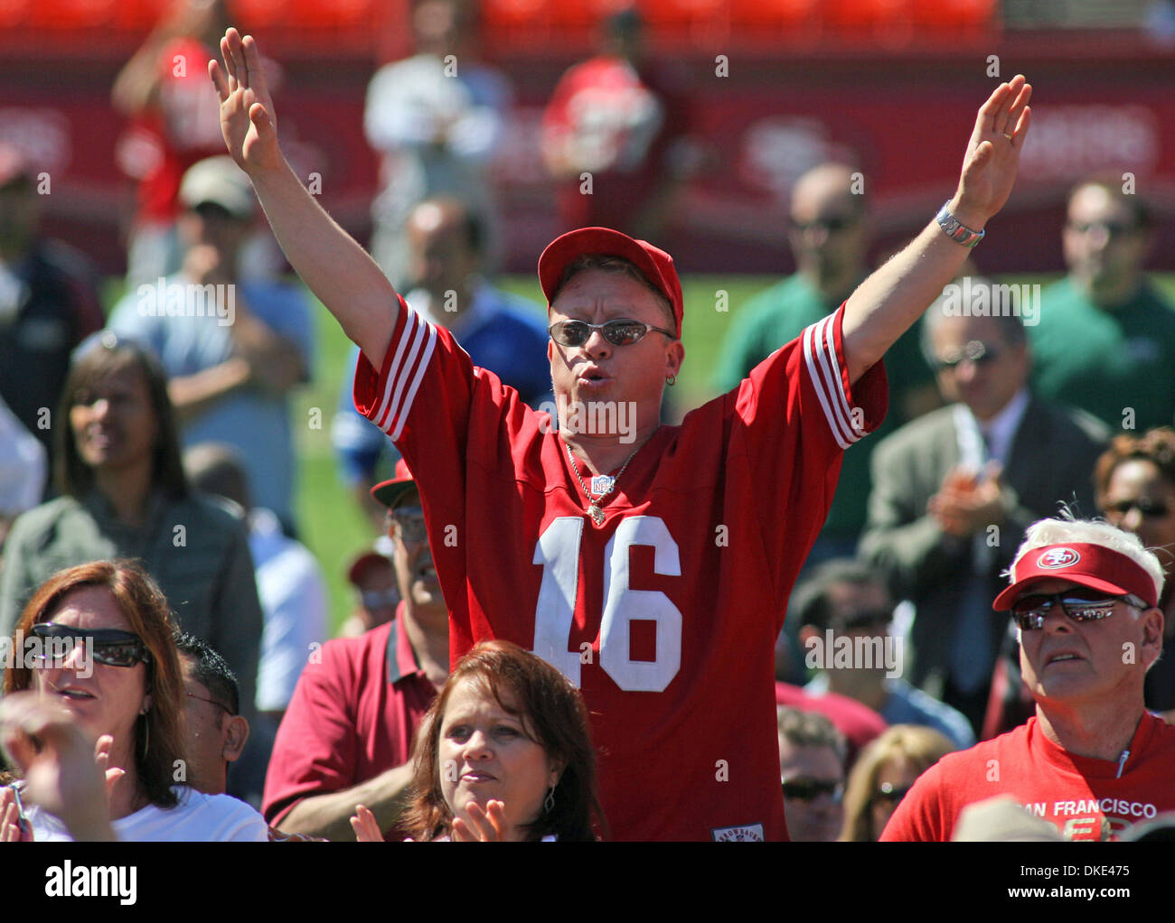 August 10th 2007 - San Francisco, CA, USA - A 49ers fan reacts when former San Francisco 49ers quarterback Joe Montana was introduced , during a memorial service for the former 49ers coach Bill Walsh , Friday, Aug. 10, 2007, in San Francisco.  (Credit Image: ©  John Green/San Mateo County Times/ZUMA Press) Stock Photo