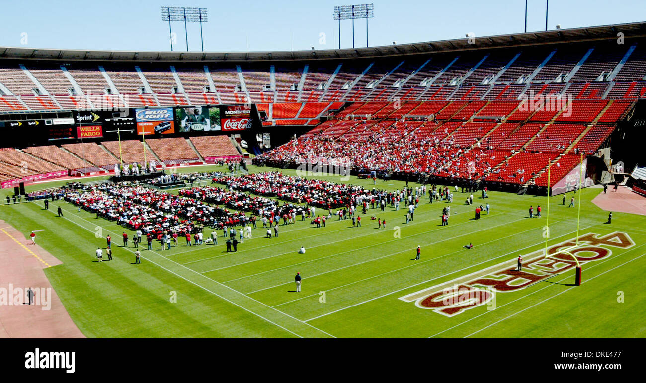 August 10th 2007 - San Francisco, CA, USA - Fans attend a memorial service for former San Francisco 49ers coach Bill Walsh on Friday, Aug. 10, 2007, in San Francisco.   (Credit Image: ©  John Green/San Mateo County Times/ZUMA Press) Stock Photo