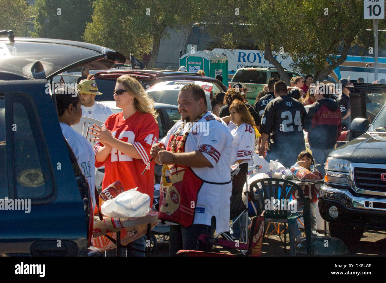 Aug.18, 2007 - San Francisco, California, U.S. - San Francisco 49ers vs Oakland Raiders at Bill Walsh field. Tailgate activities in parking lot before game.  Some families of both Niner and Raider fans seem to have fun with out making a big commotion. (Credit: © Al Golub/ZUMApress.com) Stock Photo