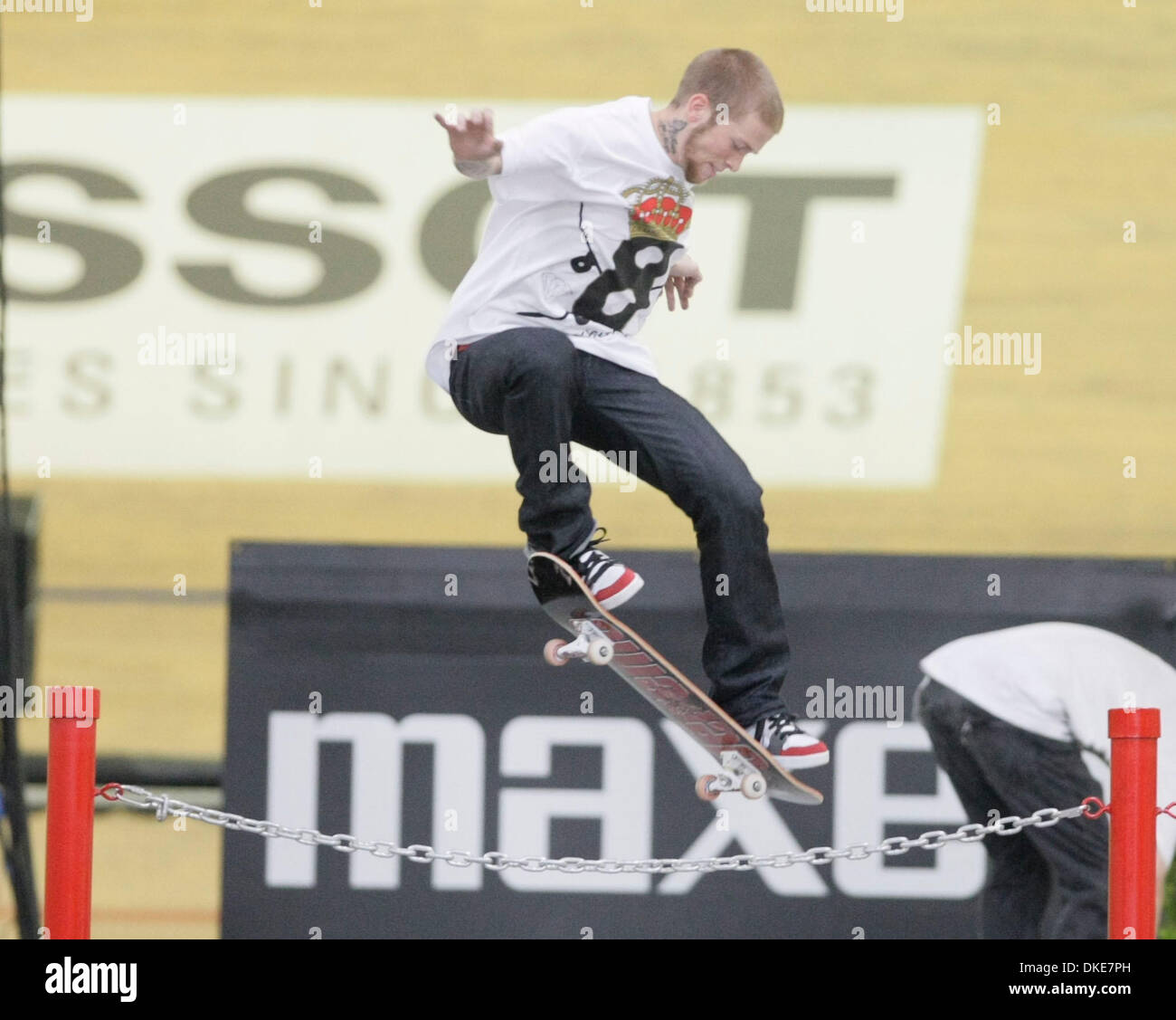 August 3, 2007 Los Angeles, CA..Jereme Rogers wins a bronze medal at