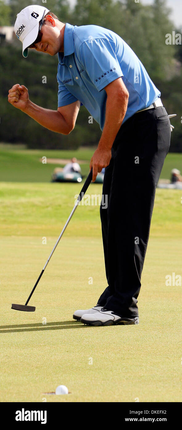FOR METRO Zach Johnson reacts as his birdie putt rolls into the 18th