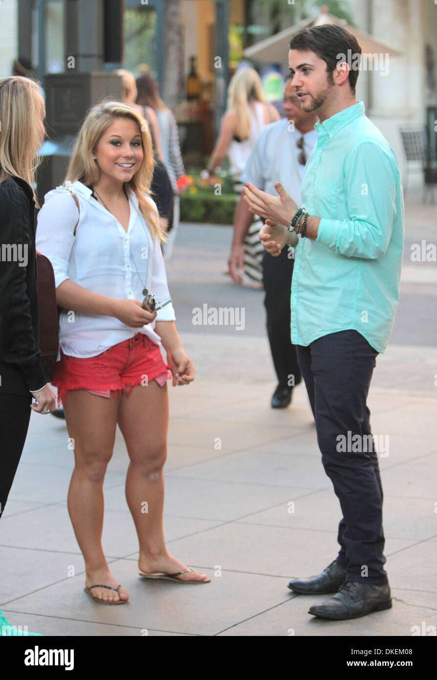 Shawn Johnson Celebrities at Grove to appear on entertainment news show 'Extra' Los Angeles